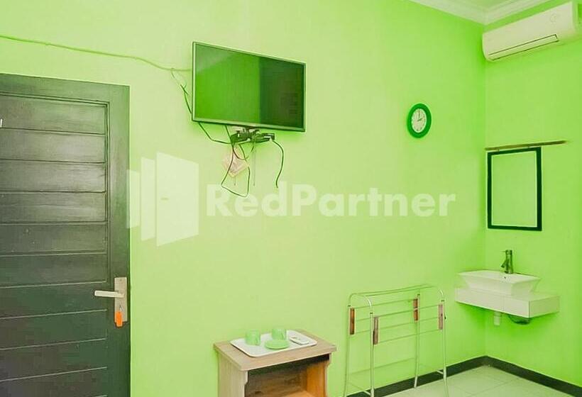 Indah Savana Hotel Mitra Reddoorz