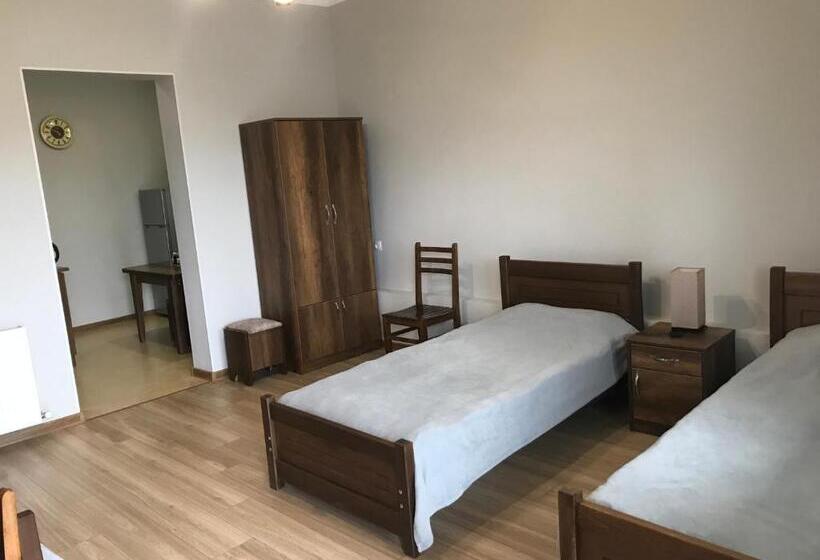 پانسیون Guest House Eden