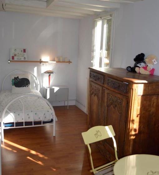 펜션 Room In Guest Room   Maison Lamerique Welcome You To One Of Their Rooms Dogs Are Also Welcomed