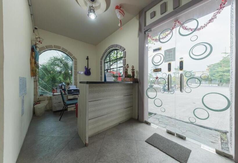 Urbanview Hotel Cianjur City Park By Reddoorz