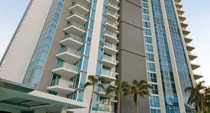 منتجع Artique Surfers Paradise   Official