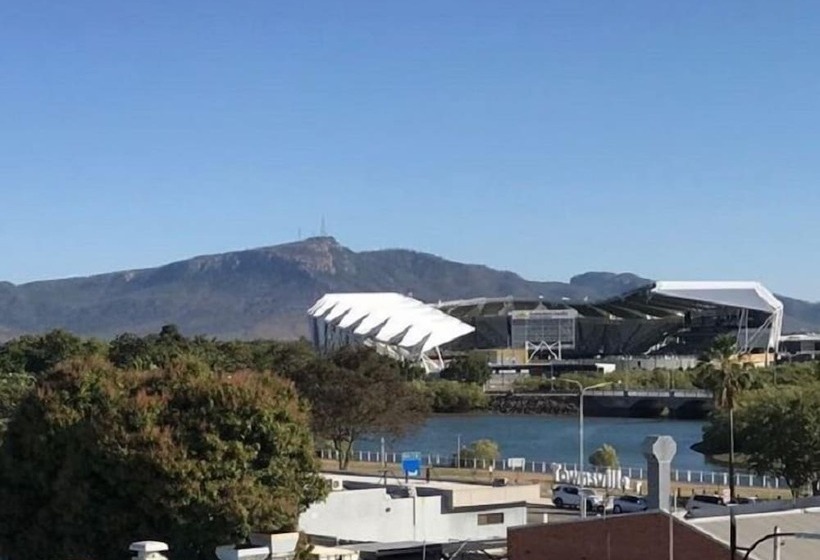Grand Hotel And Apartments Townsville