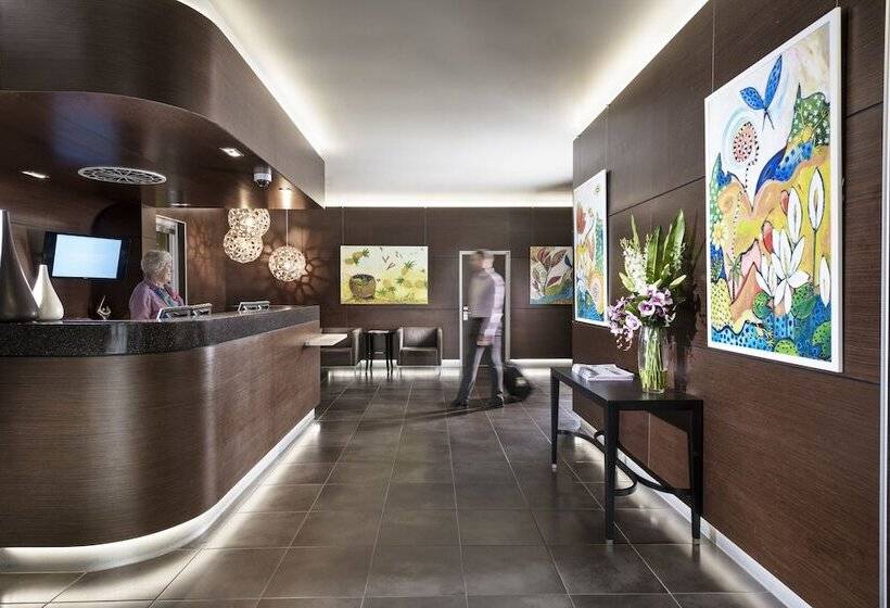 Grand Hotel And Apartments Townsville