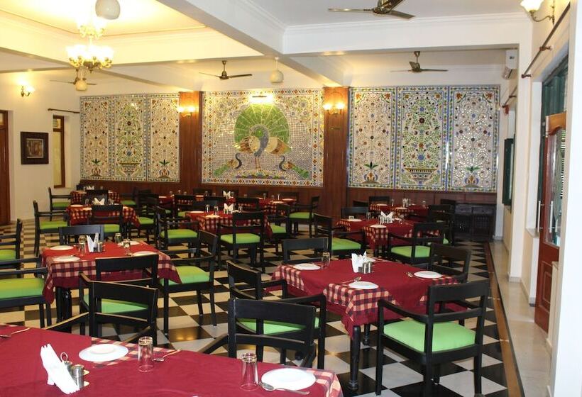 هتل Amantra Shilpi Resort & Spa Udaipur