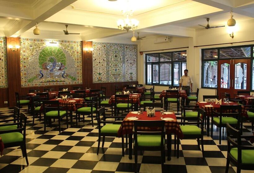 هتل Amantra Shilpi Resort & Spa Udaipur