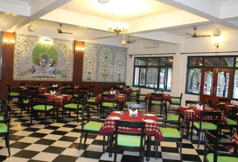 هتل Amantra Shilpi Resort & Spa Udaipur