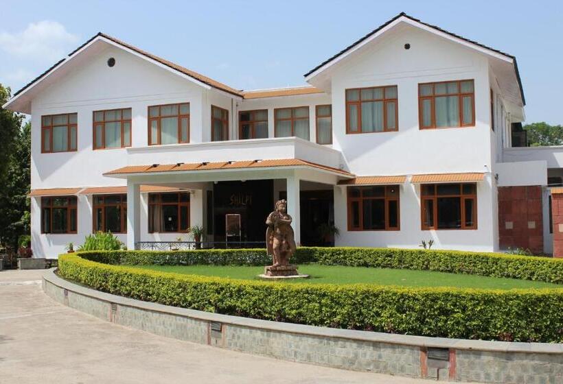 هتل Amantra Shilpi Resort & Spa Udaipur