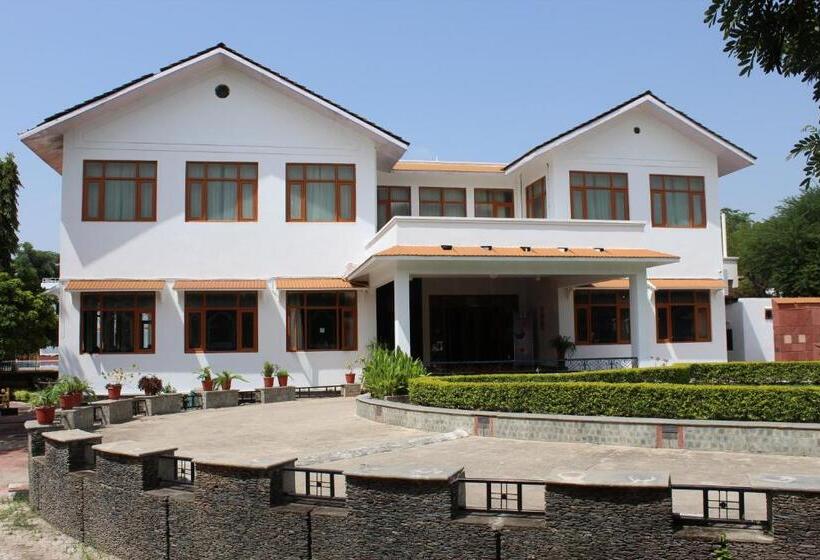 هتل Amantra Shilpi Resort & Spa Udaipur