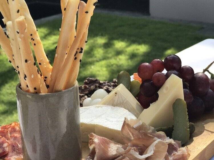 Отель Anantara Angkor Resort