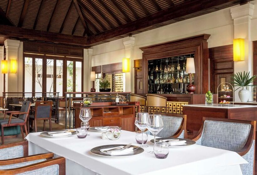 Отель Anantara Angkor Resort