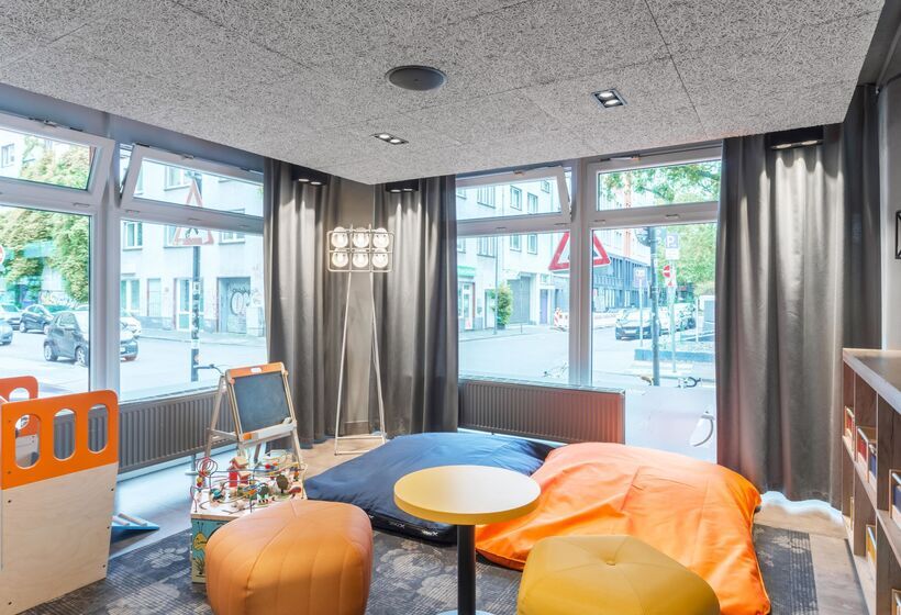 Отель a&o Koln Neumarkt