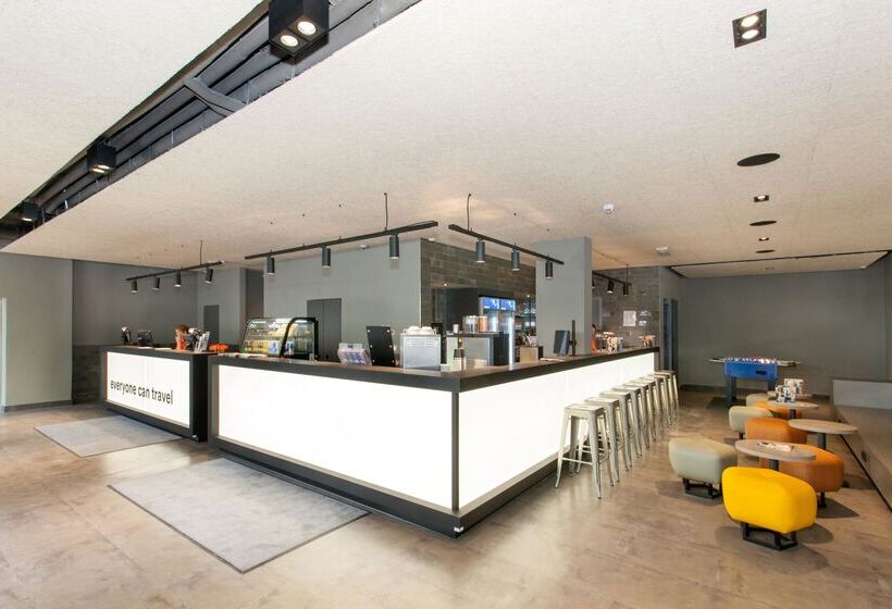 Отель a&o Koln Neumarkt