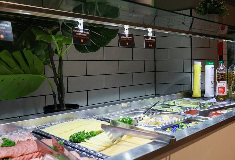 Отель a&o Koln Neumarkt