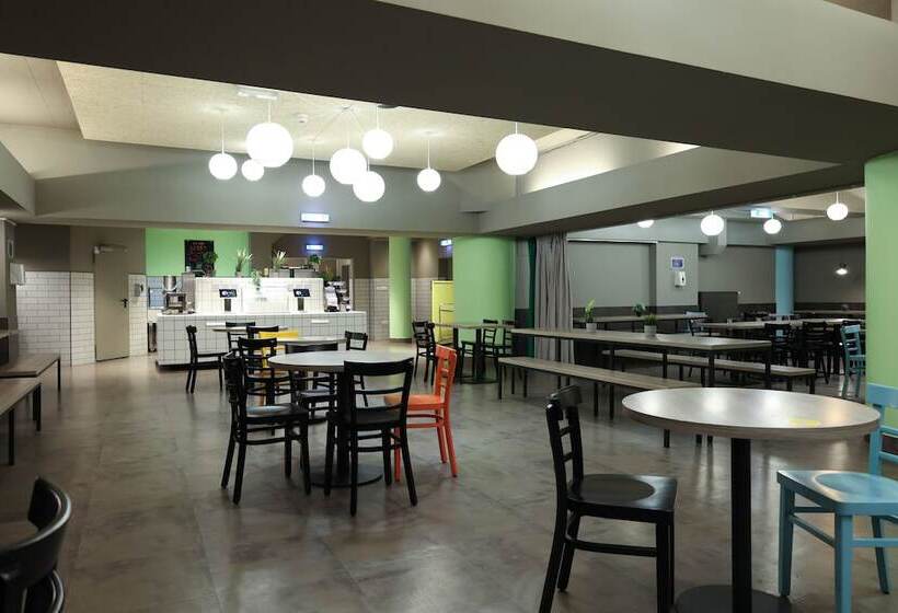 Отель a&o Koln Neumarkt