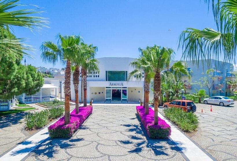 فندق Armonia Holiday Village & Spa