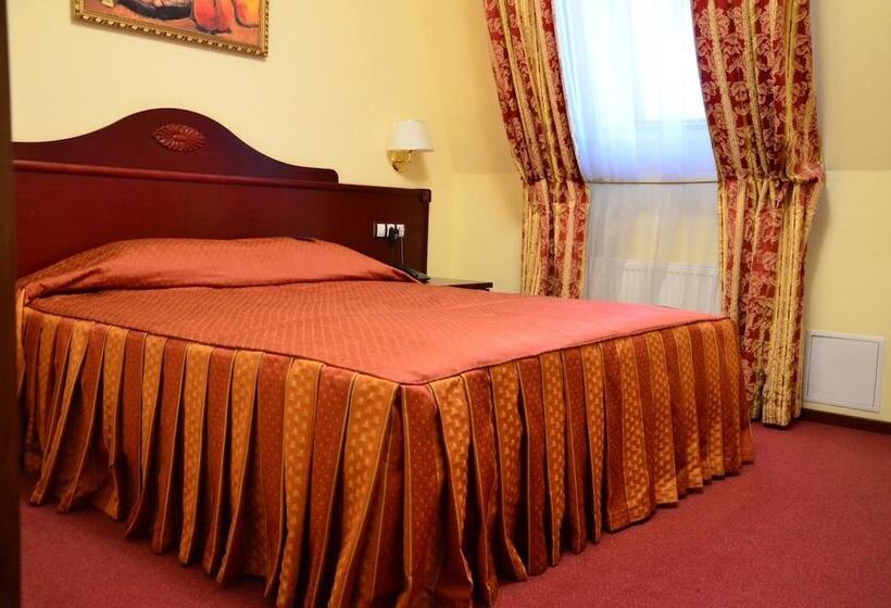 فندق Aurora Premier