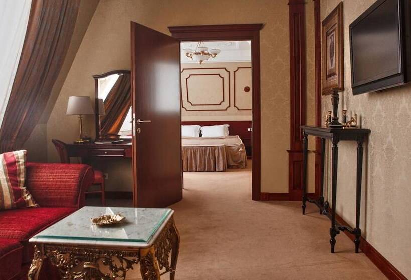 فندق Aurora Premier