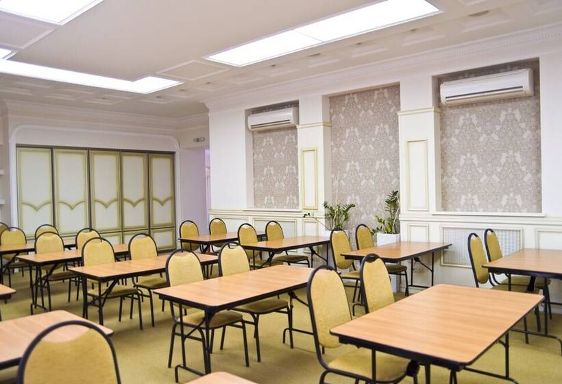 فندق Aurora Premier