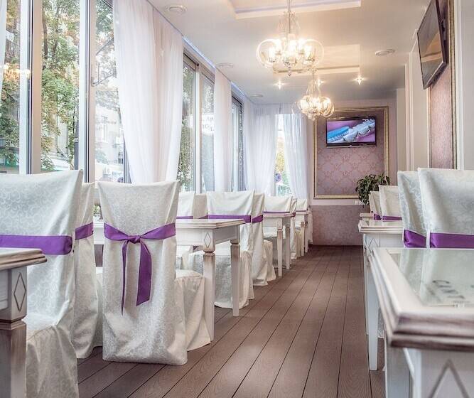 فندق Aurora Premier