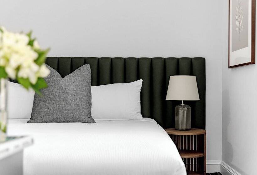 هتل Challis Potts Point