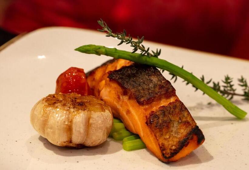 هتل Silk Path Grand Hue