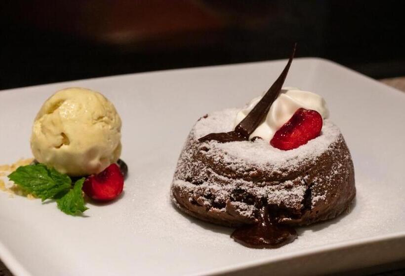 هتل Silk Path Grand Hue