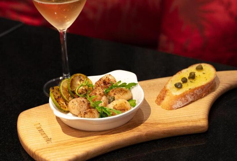 هتل Silk Path Grand Hue