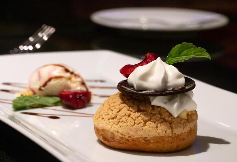 هتل Silk Path Grand Hue