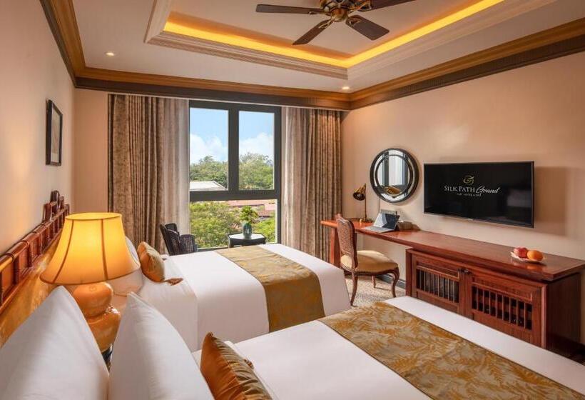 هتل Silk Path Grand Hue
