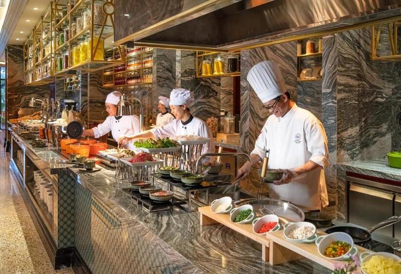 هتل Silk Path Grand Hue