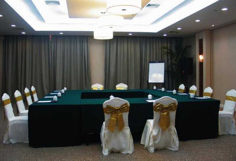 בית מלון כפרי Hillview Golf Resort Dongguan