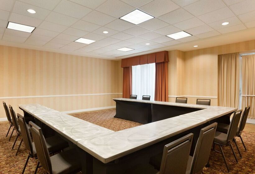 فندق Hilton Garden Inn Chicago / Oak Brook