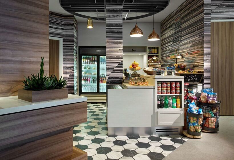 Отель Hilton Garden Inn Toronto Airport