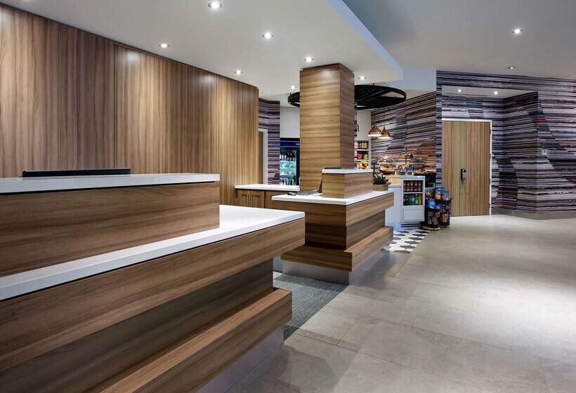 ホテル Hilton Garden Inn Toronto Airport