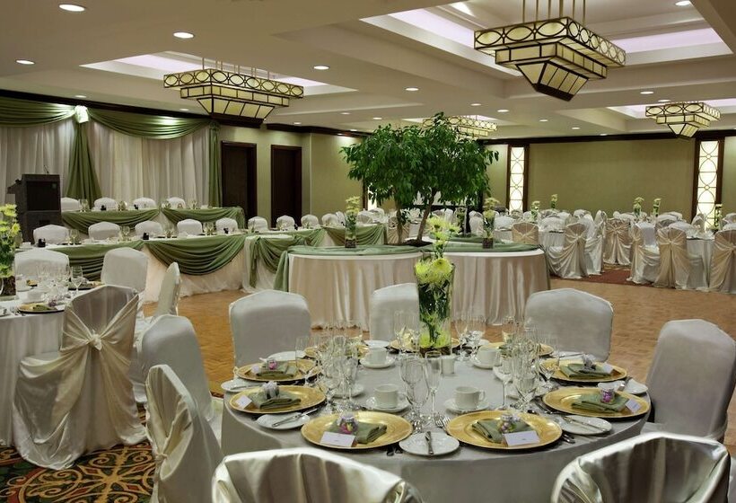 ホテル Hilton Garden Inn Toronto Airport