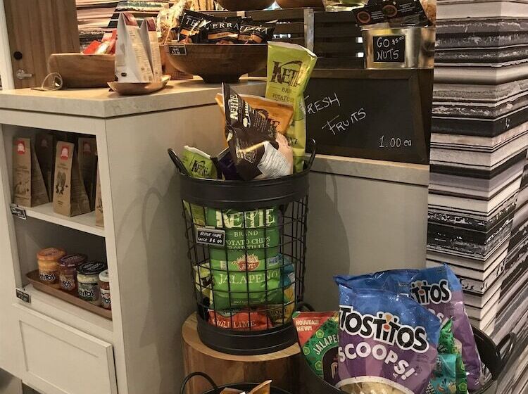 Отель Hilton Garden Inn Toronto Airport