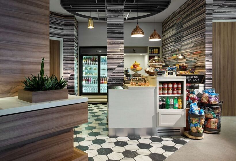 Отель Hilton Garden Inn Toronto Airport