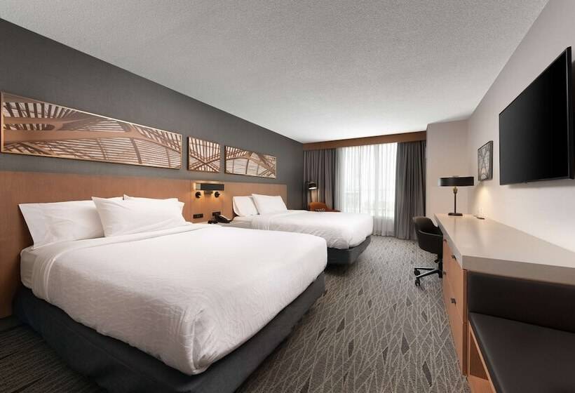 Отель Hilton Garden Inn Toronto Airport
