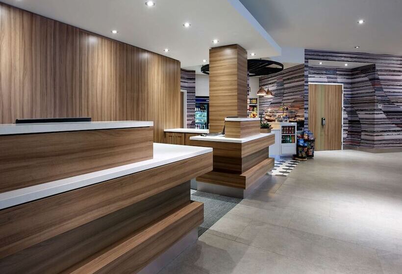 ホテル Hilton Garden Inn Toronto Airport