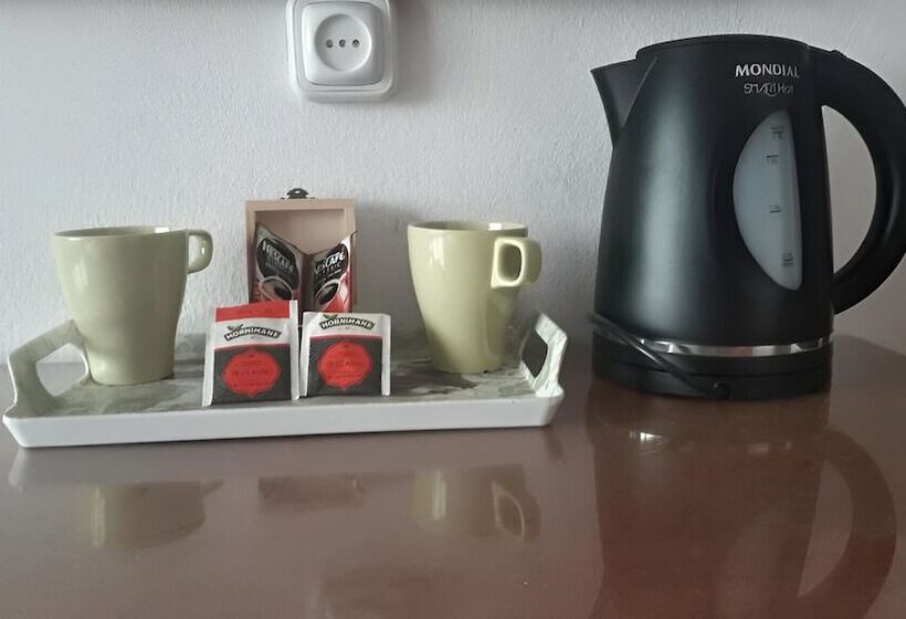 ホテル Hostal Y Apartamento Molí De Mar