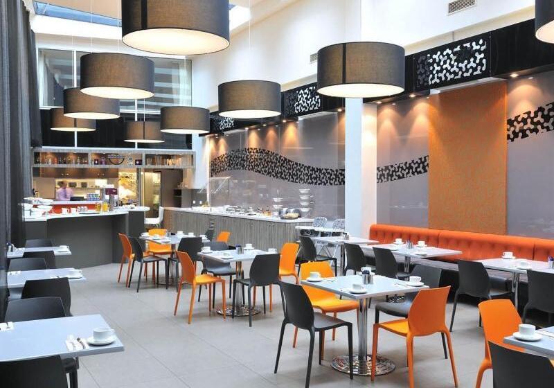 בית מלון כפרי Mercure Melbourne Therry Street