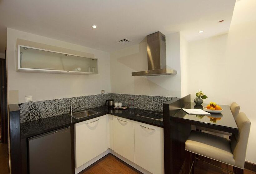 هتل Number One Tower Suites