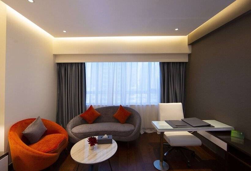 هتل Number One Tower Suites