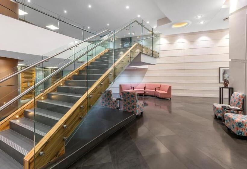 فندق Oaks Brisbane Aurora Suites