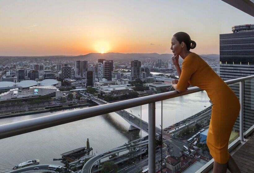 هتل Oaks Brisbane Casino Tower Suites
