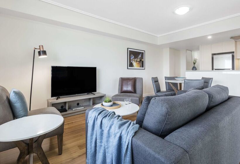 هتل Oaks Brisbane Casino Tower Suites