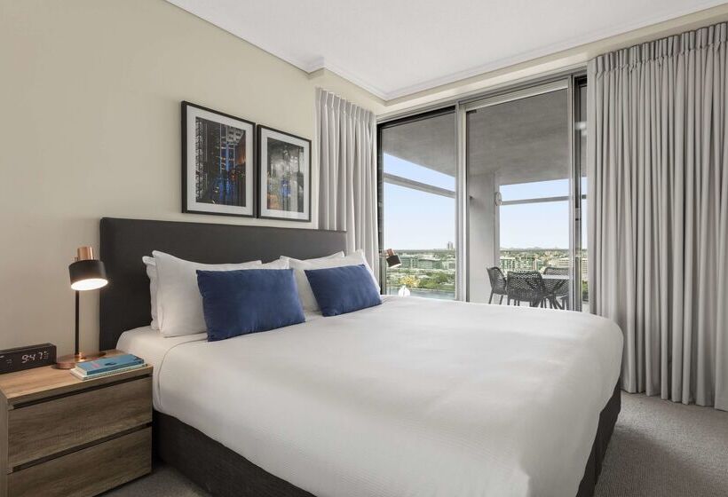 هتل Oaks Brisbane Casino Tower Suites