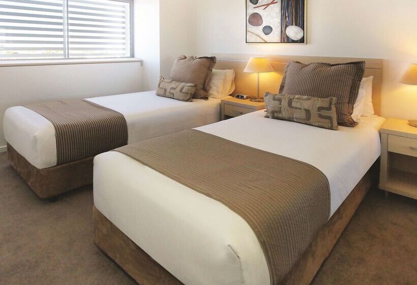 هتل Oaks Townsville Gateway Suites