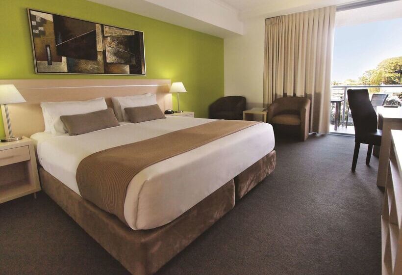 هتل Oaks Townsville Gateway Suites