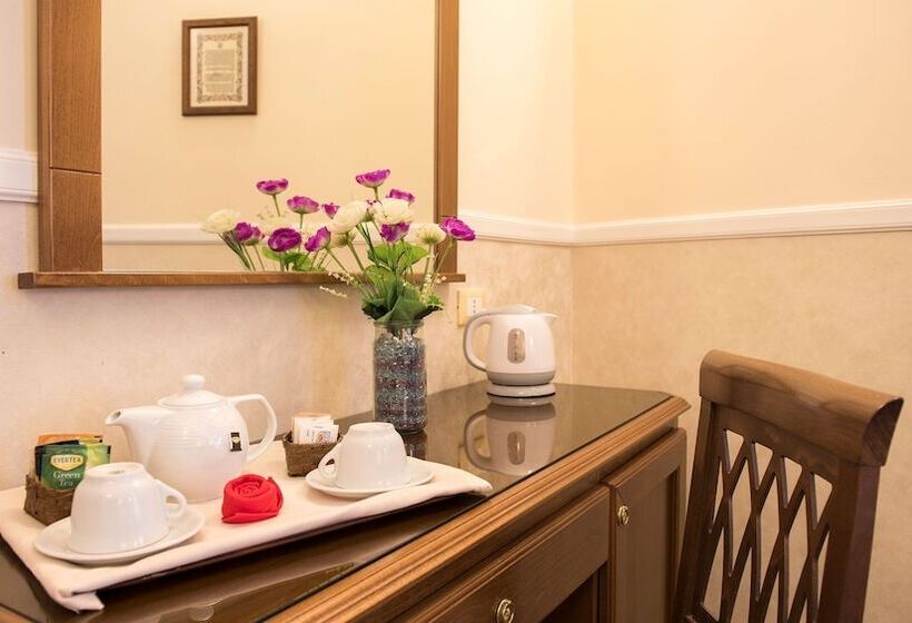 בית מלון כפרי Pantheon Inn